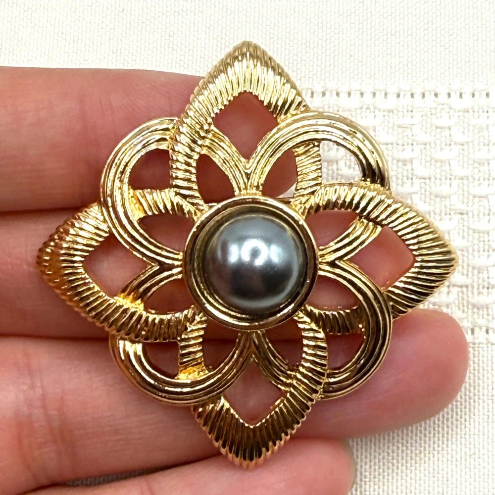 Vintage Unsigned AVON 1987 Parisian Impressions Grey Faux Pearl Gold Tone Brooch